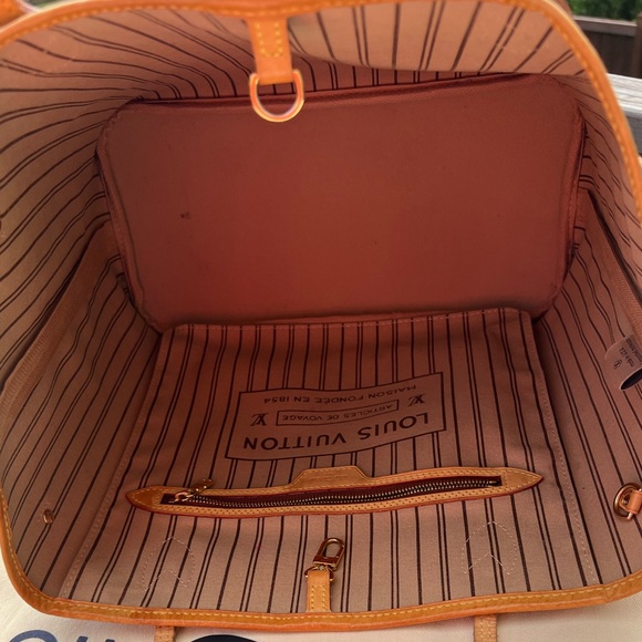 Authentic Louis Vuitton Neverfull MM. - Picture 14 of 14